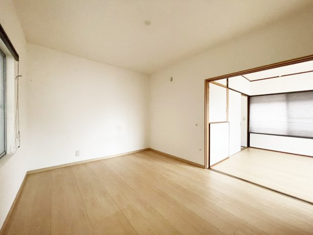 八万町内浜一戸建の居間・リビング