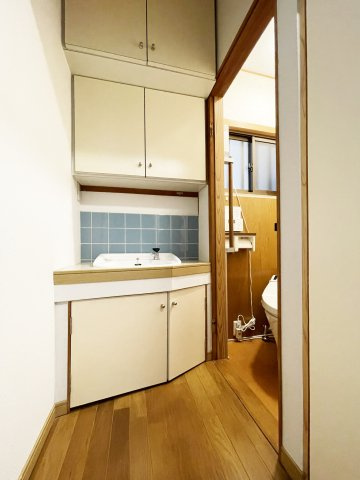 八万町内浜一戸建の洗面所