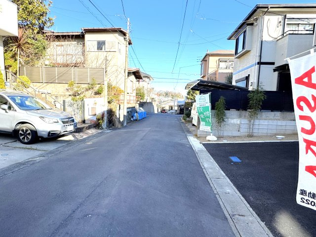 市川市北国分２丁目新築戸建（北国分第４）の前面道路含む現地写真|西側前面道路・幅員約5ｍ