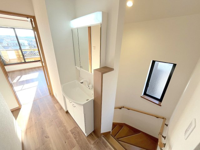 昭島市緑町２丁目の中古一戸建の設備|２階にも洗面があり便利です！