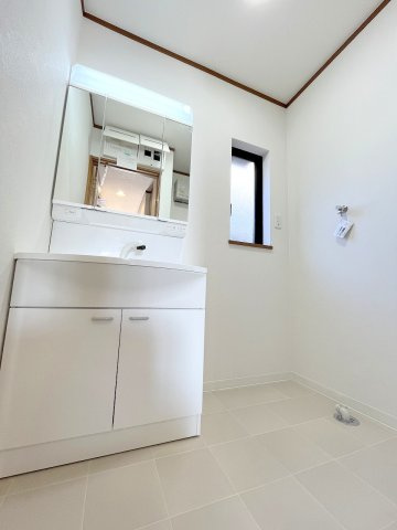 昭島市緑町２丁目の中古一戸建の独立洗面台