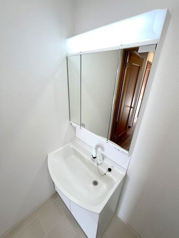 昭島市緑町２丁目の中古一戸建の独立洗面台