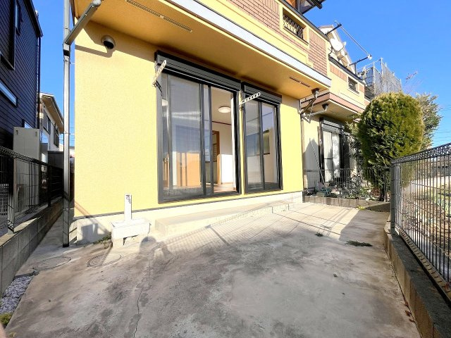 昭島市緑町２丁目の中古一戸建の庭|南側にお庭スペースもございます！