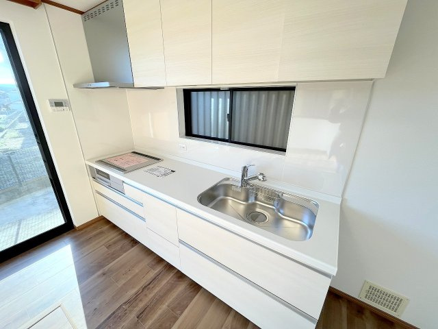 昭島市緑町２丁目の中古一戸建のキッチン|リフォーム済みの為キッチンも新品です！