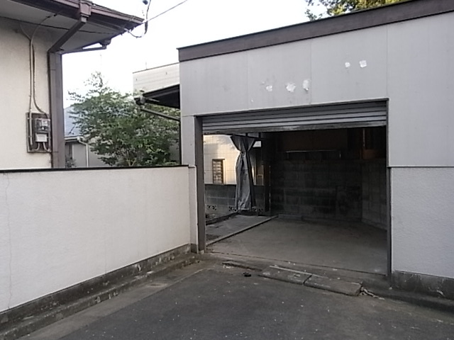大泉学園町１－２８－２１短期貸家の駐車場