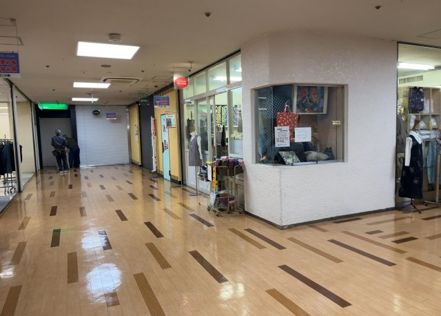 【外観】 | 高尾名店街 | 土地の前の道路に消火栓が設置されていることがあります。この場合、道路交通法第45条第1項により、駐車禁止の場所が指定されています。そのため、車庫などの駐車スペースをつくることができない場合があります。