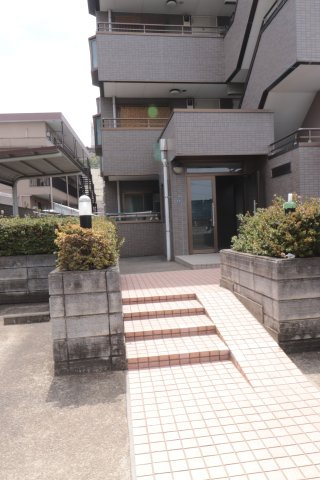 ファインファースト久地のエントランス