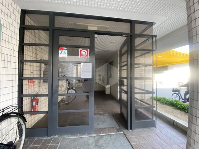 ウェルシーハイム川本のエントランス