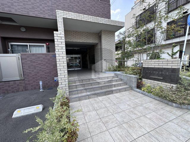 スタシオン俊徳道のエントランス