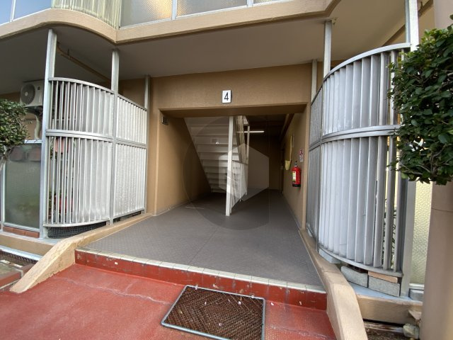 シャルム小阪1番館のエントランス