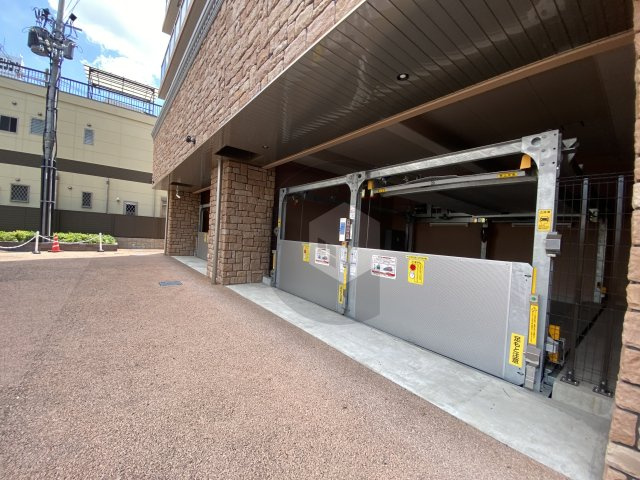 プレジオ布施EUROの駐車場