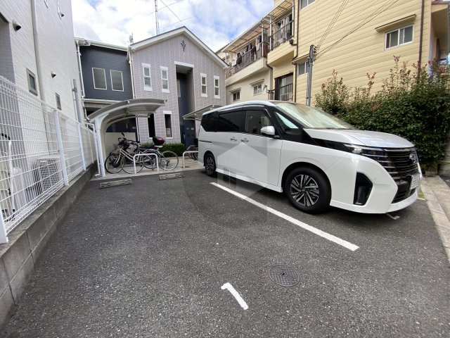 メゾンアイリス2の駐車場