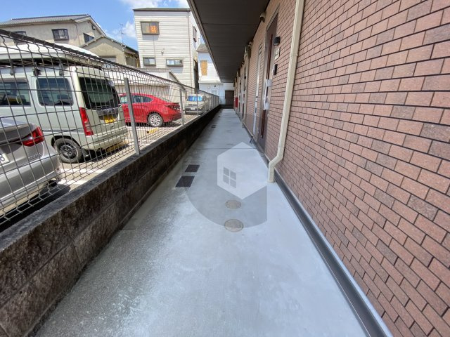 アルカディア楠根のエントランス