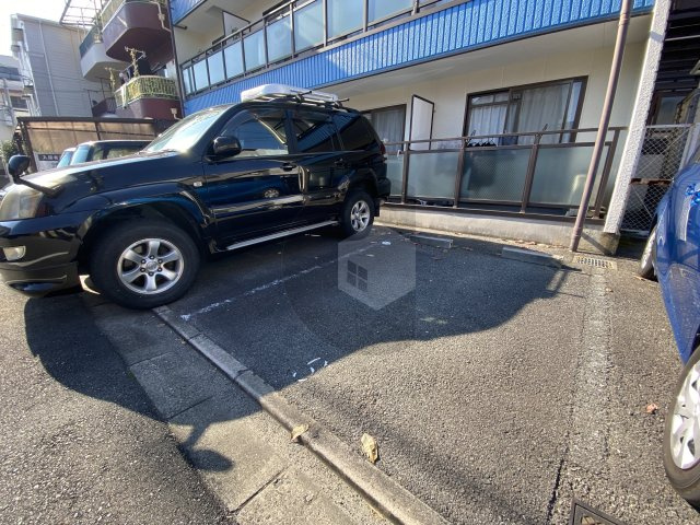 ジャルディーノ1番館の駐車場