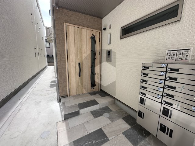 クリエオーレ衣摺2のエントランス