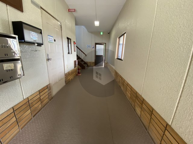 東大阪市西堤楠町３丁目の賃貸マンションのロビー
