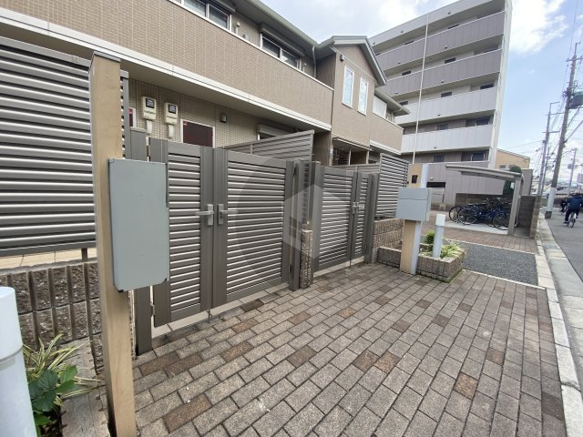サン・ラフィーエ上小阪A棟のエントランス