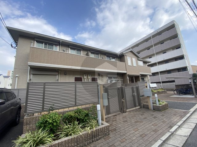 サン・ラフィーエ上小阪A棟の外観
