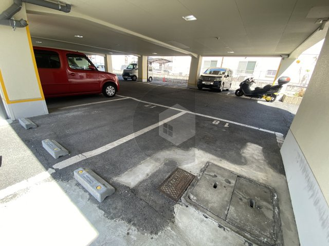 メゾン瓜生堂の駐車場