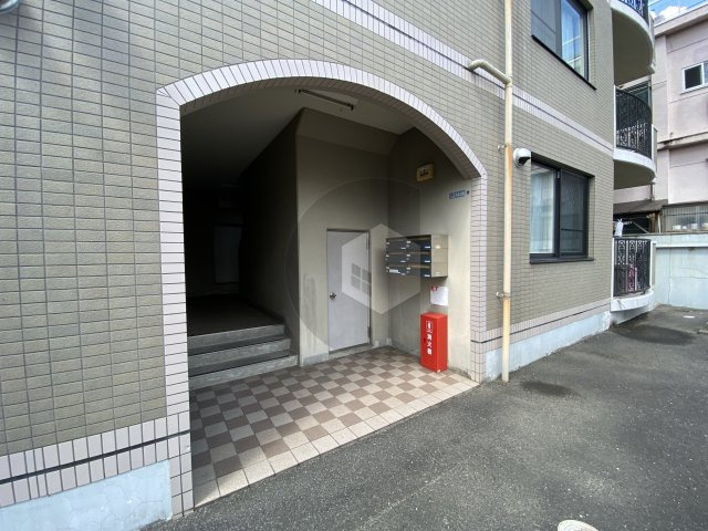 ヒーロー加納のエントランス