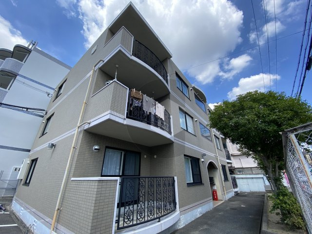 ヒーロー加納の外観