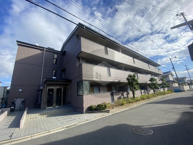 ドミール若江の外観
