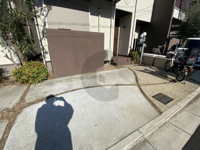 足代南戸建貸家（布施賃貸）の駐車場