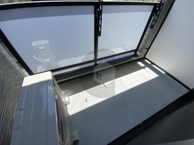 東大阪市友井４丁目のアパートのバルコニー