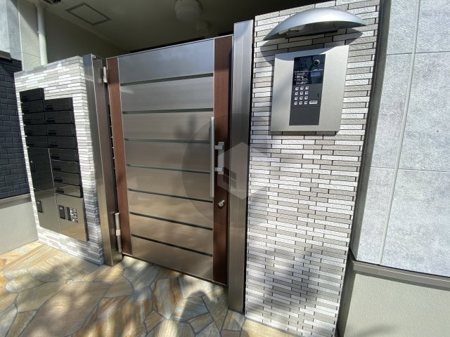 フジパレス花園本町のエントランス