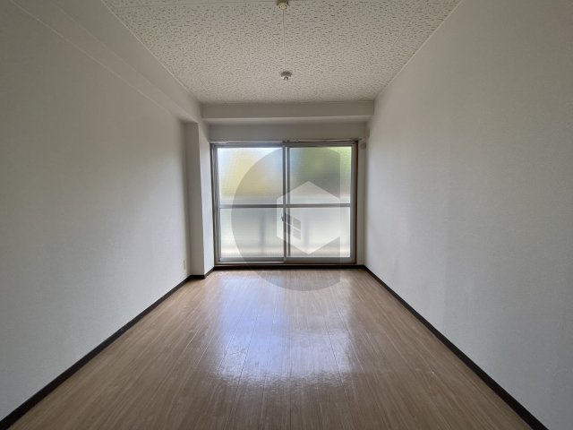 Mプラザ菱江の洋室