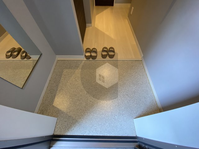 シャーメゾン菱屋東の玄関