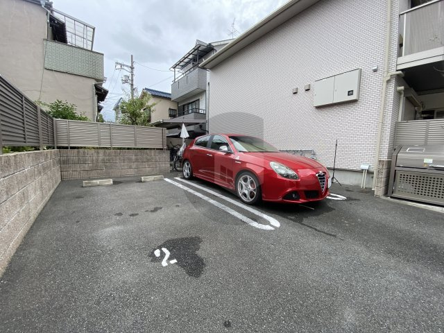 ラガールの駐車場