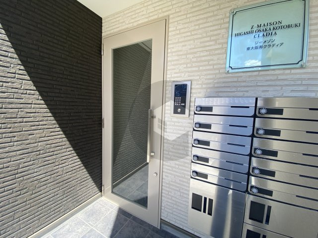 ジーメゾン東大阪クラディアのエントランス