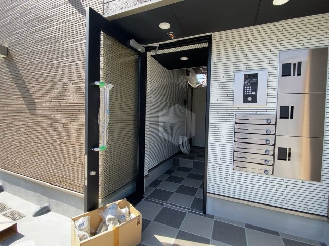 シュプリームFUSEのエントランス