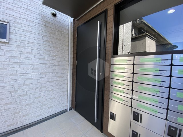 ”Muses　花園本町”のエントランス