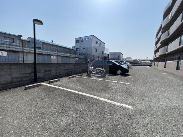 ソレアード東鴻池の駐車場