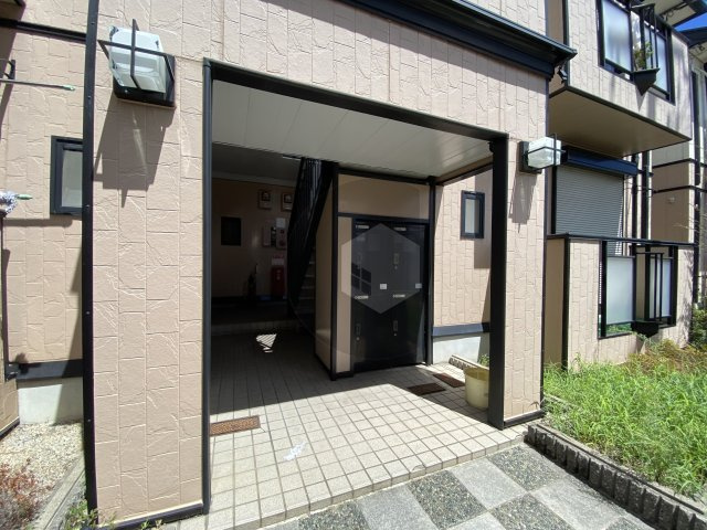 サンビレッジ・ラポールC棟のエントランス