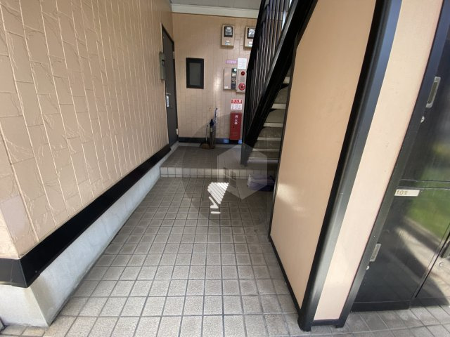 サンビレッジ・ラポールC棟のロビー