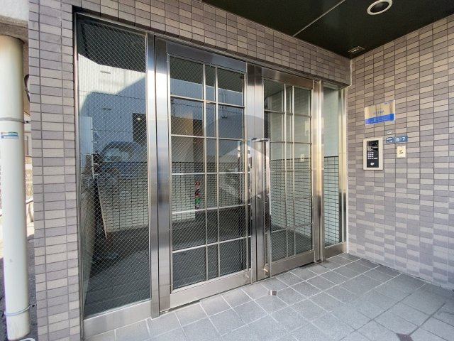 イスタナ・フセのエントランス