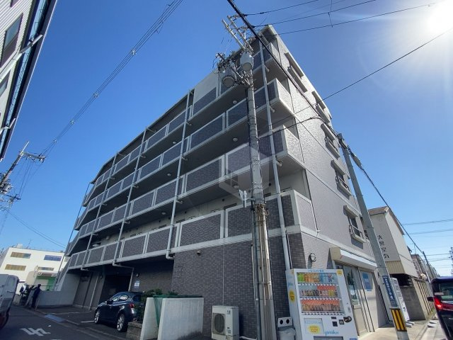 イスタナ・フセの外観