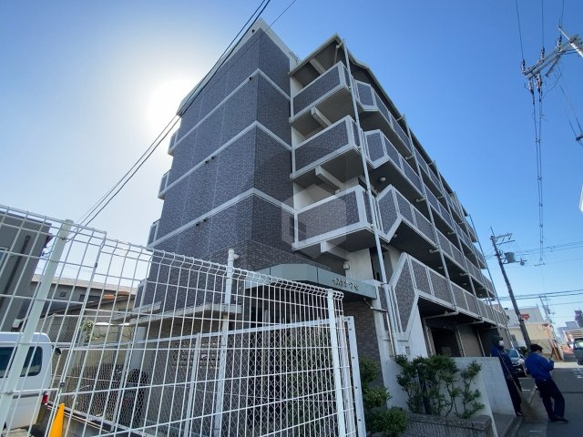 イスタナ・フセの外観