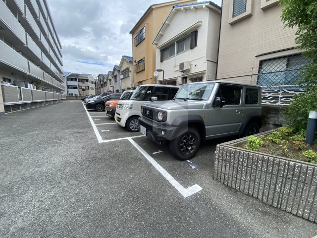 グランドールKの駐車場