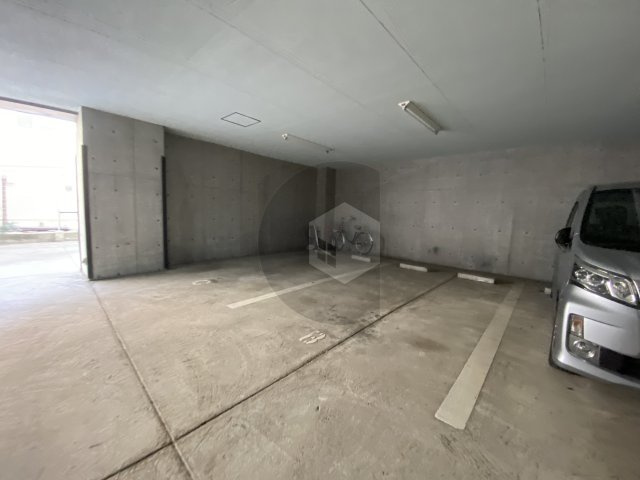 リアライズ荒本の駐車場