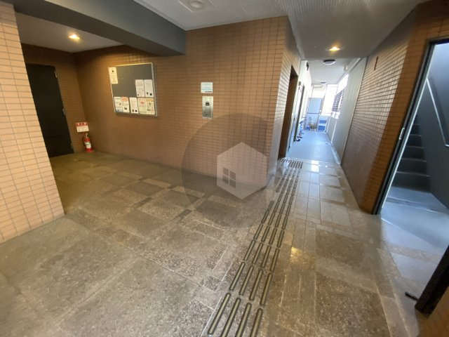 ハウスモマのロビー