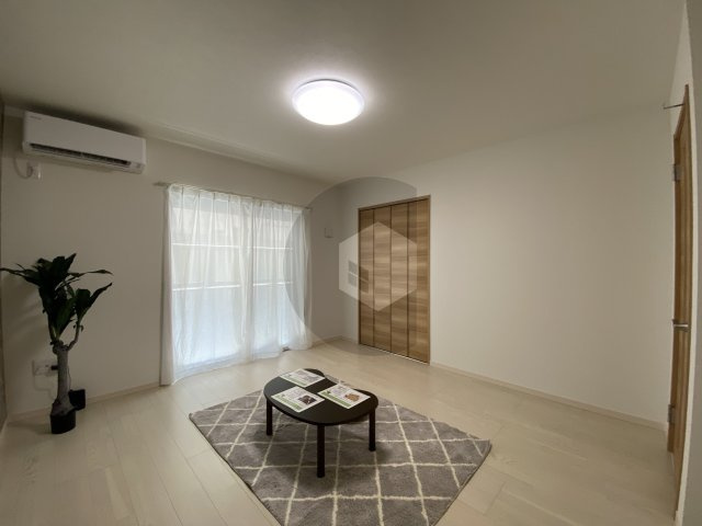 KTIレジデンス河内花園の居間・リビング