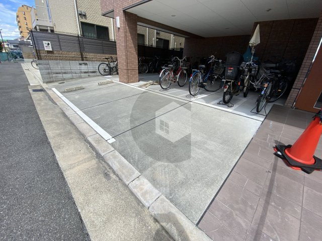 アクティブ・オクダの駐車場