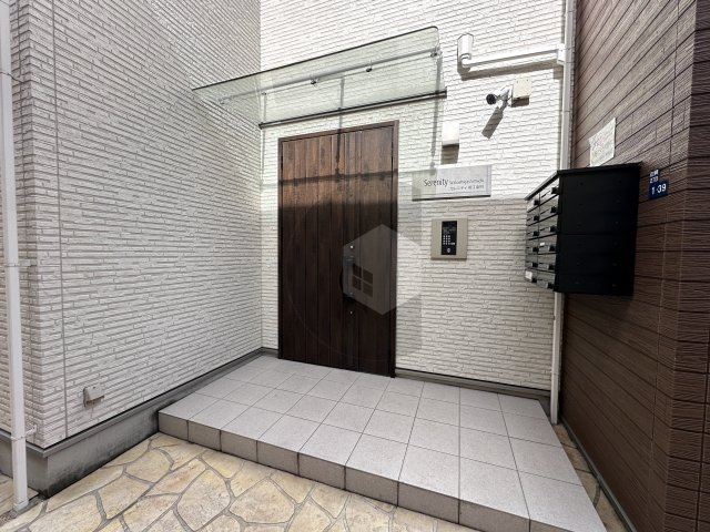 セレニティ若江東町のエントランス