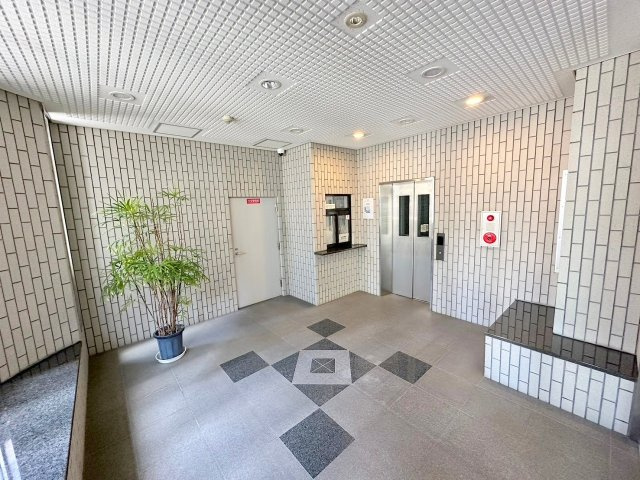 リーガル新大阪6のエントランス