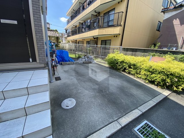 リヴェール若江の駐車場