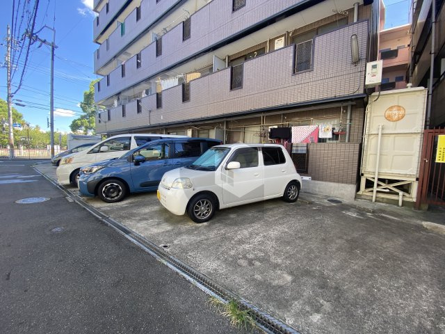 サングリーン布施の駐車場